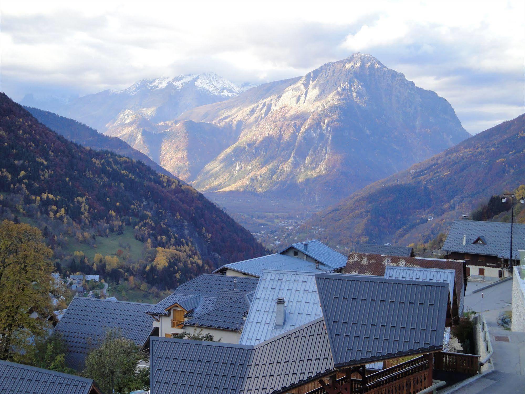 Madame Vacances Les Valmonts De Vaujany Exterior foto