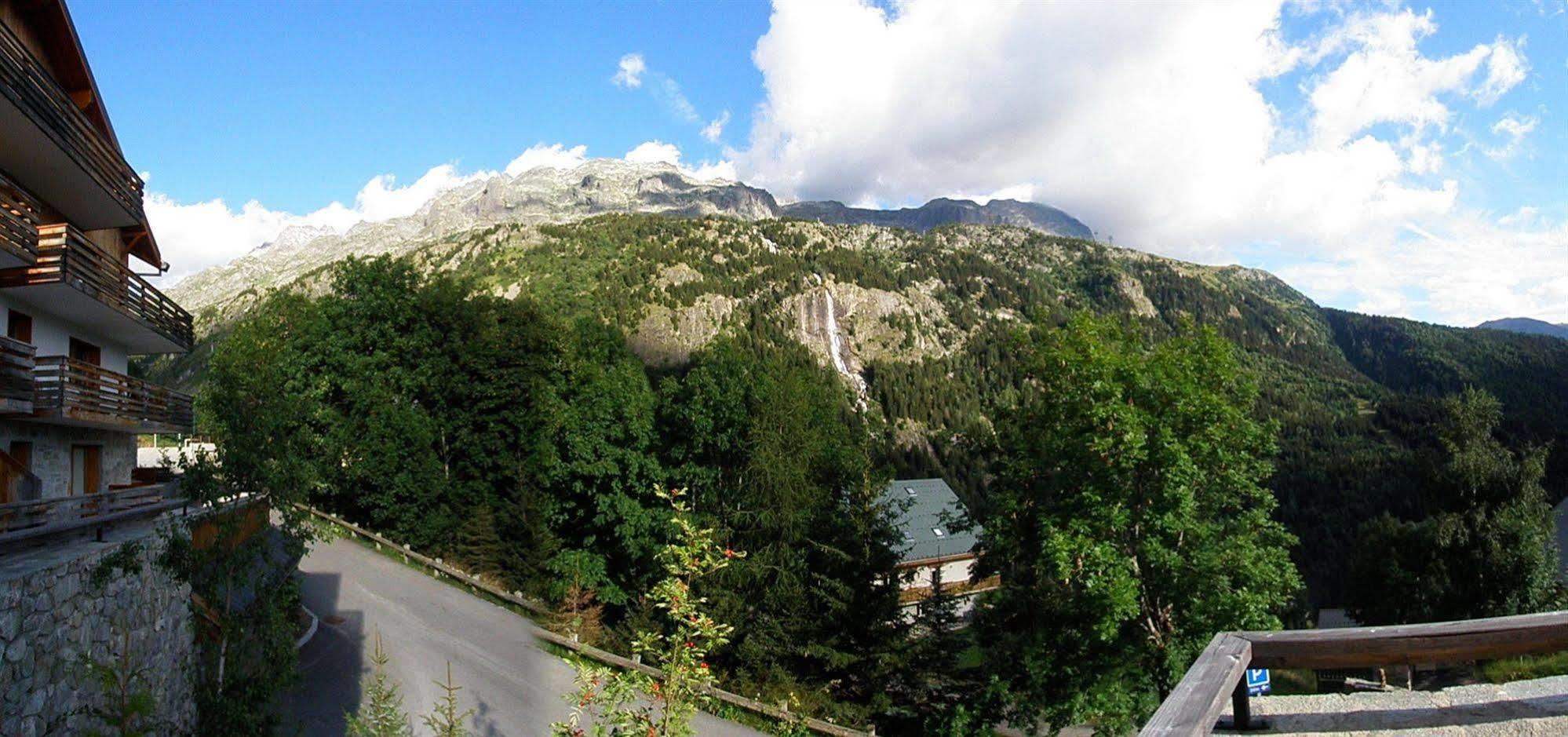 Madame Vacances Les Valmonts De Vaujany Exterior foto